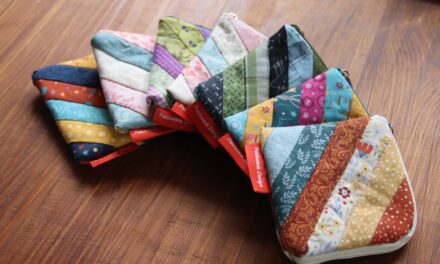 Mini cipzáras patchwork tartó QAYG technikával